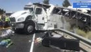 مصرع 26 إثر اصطدام حافلة بصخرة في باكستان