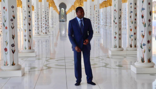 رئيس جمهورية توجو خلال زيارته جامع الشيخ زايد الكبير في أبوظبي 