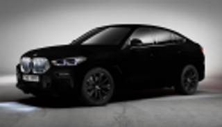 فيديو.. "بي إم دبليو" تطرح السيارة الأكثر سوادا في العالم