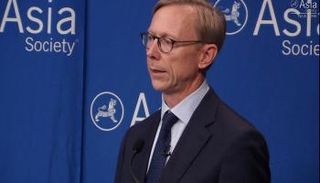 برايان هوك خلال كلمته أمام 