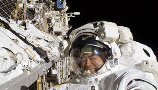 موجات الراديو وسيلة التواصل مع الفضاء