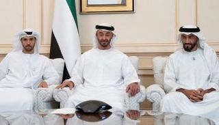 محمد بن زايد يطمئن على استعدادات أول رائدي فضاء إماراتيين