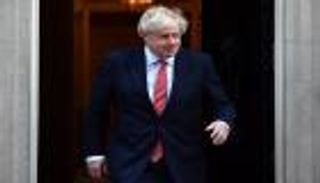 جونسون: إيران تتحمل مسؤولية الهجوم على معملي "أرامكو"