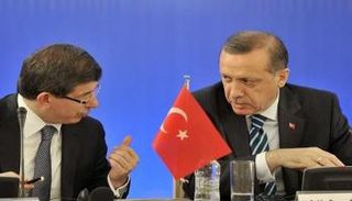 الرئيس التركي رجب أردوغان ورئيس الوزراء الأسبق أحمد داود أوغلو-أرشيفية