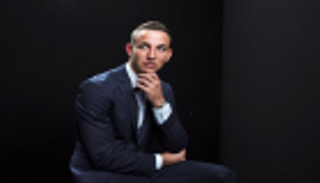 تفوق على ميسي.. المجري زسوري يتوج بجائزة بوشكاش