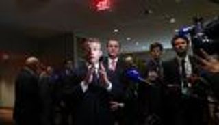 ماكرون يطالب إيران بخطوات جادة لنزع فتيل التوتر