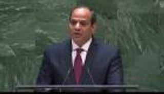 السيسي يطالب بمحاسبة داعمي الإرهاب بالمال أو السلاح