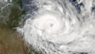 العاصفة "لورينزو" تتحول إلى إعصار فوق المحيط الأطلسي