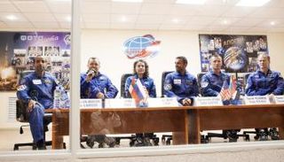 جانب من المؤتمر الصحفي لرواد الفضاء