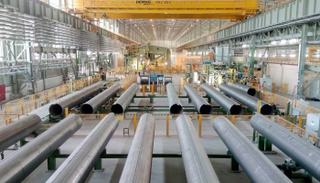 أول إنتاج إماراتي من أنابيب الصلب عالية الجودة وكبيرة القطر