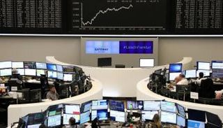 أسهم أوروبا تنتعش مع تهدئة آمال التجارة لمخاوف النمو