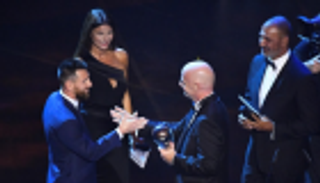 يهزم فان دايك ورونالدو.. ميسي يستعيد جائزة الأفضل في العالم