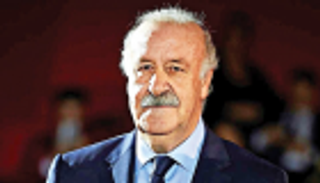 ديل بوسكي: ميسي الأفضل على الإطلاق.. ورونالدو لا حدود له