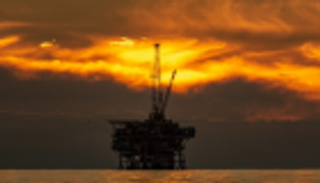 النفط يهبط بفعل مخاوف من تراجع الطلب على الوقود