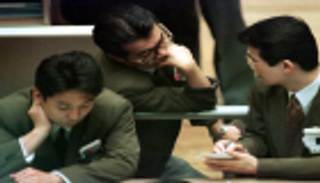 بورصة طوكيو تفتح على تراجع متأثرة بتحقيق "عزل ترامب"