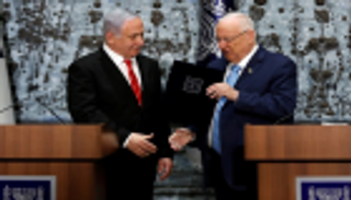 الرئيس الإسرائيلي يكلف نتنياهو بتشكيل الحكومة