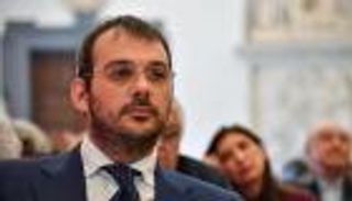 جائزة مكافأة الشجاعة لصحفي إيطالي هددته المافيا