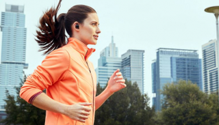 دعاية أمازون لسماعات Echo Buds