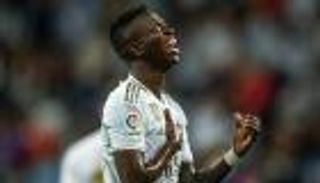 فينيسيوس يبرئ جماهير ريال مدريد من بكائه بعد هدفه في أوساسونا