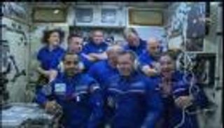 رائد الفضاء الإماراتي هزاع المنصوري أول عربي يدخل المحطة الدولية