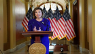 بيلوسي: لن نصدر حكما متسرعا على ترامب