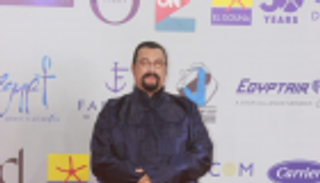 نجوم الفن يتألقون على السجادة الحمراء بختام مهرجان الجونة السينمائي