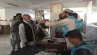 على وقع التفجيرات.. الأفغان يدلون بأصواتهم في انتخابات الرئاسة