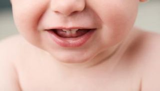 المنتجات التي تحتوي على السكر تزيد من خطر تسوس الأسنان