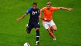 مبابي يستفسر عن الوضع في برشلونة من دي يونج