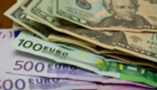 بيانات النمو الضعيفة تهبط باليورو أمام الدولار