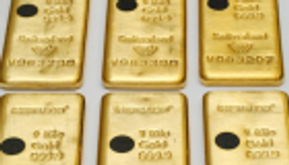 الذهب يقلص خسائره بعد دراسة ترامب إلغاء إدراج أسهم صينية