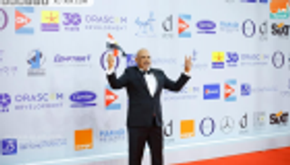 محمد لطفي يرفع علم مصر في ختام الجونة السينمائي 