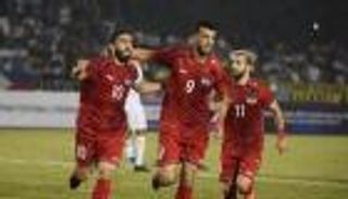 "علمني الكثير".. السومة يعتبر اعتزال فراس الخطيب خسارة للكرة السورية