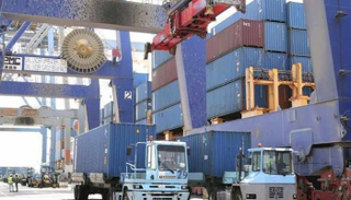 شاحنات في ميناء  العقبة - أرشيف