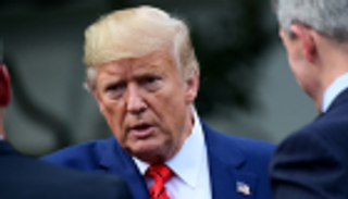 عقب أزمة "المكالمة المسربة".. ترامب يريد مقابلة المخبر المجهول