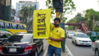 بنغالي يحارب الضوضاء بالصمت.. "من يستخدم بوق السيارة مغفل"