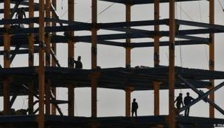 قطاع البناء الإيراني يعاني ركودا كبيرا