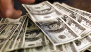 الدولار يتراجع في الاحتياطيات العالمية