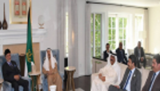 عبدالله بن زايد يطمئن على صحة أمير الكويت بنيويورك