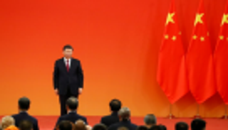 الرئيس الصيني يتعهد لهونج كونج: بلد واحد ونظامان