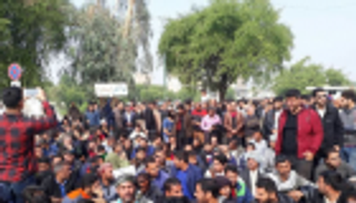 السلطات الإيرانية تضغط على عشرات العمال المفصولين تعسفيا