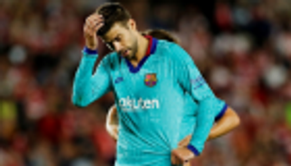 بعد اتهامهم بتلقي تعليمات.. صحفيو إسبانيا يثورون ضد بيكيه