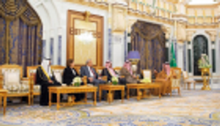 خادم الحرمين يتسلم قلادة "أبي بكر الصديق" تقديرا لجهوده الإنسانية