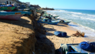 تآكل الشاطئ.. خطر كارثي يواجه ساحل غزة