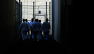 مقتل 10 سجناء خلال تمرد بمركز اعتقال في فنزويلا