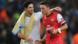 أرتيتا يراهن على جماعية أرسنال في إعادة أوزيل لمستواه