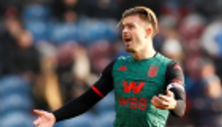 الفار يلغي هدفا بسبب "كعب" مهاجم أستون فيلا