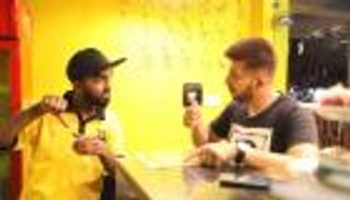 مطعم مخصص للصم في باكستان.. قائمة الطعام بلغة الإشارة