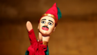 الأراجوز.. دمية تجسد روح السخرية في مصر