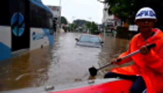 مصرع 9 وتشريد الآلاف في سيول جاكرتا